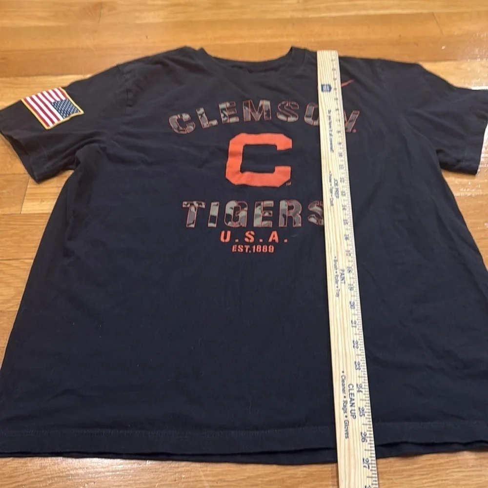 The Nike tee Clemson Tiger short sleeve shirt size large .